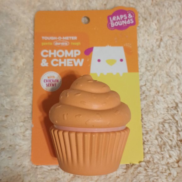 NWT ~ Leaps & Bounds Chicken Scented Rubber Cupcake Dog Toy ~ 2.5" (L) X 3" (H) - Picture 1 of 7